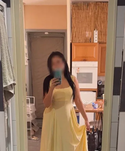 Bettina, 32