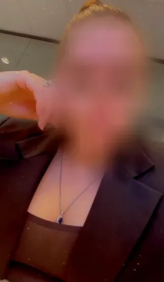 Lilly, 32