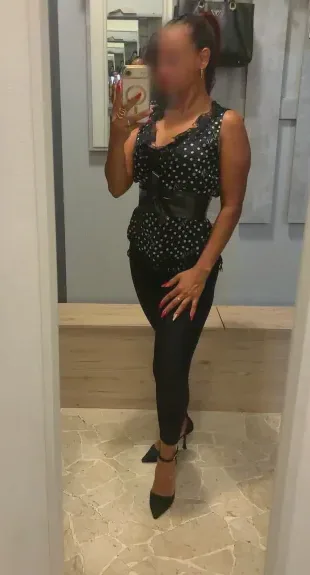 Mirela, 36