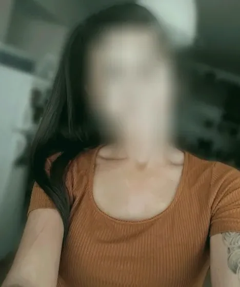 Nina, 32