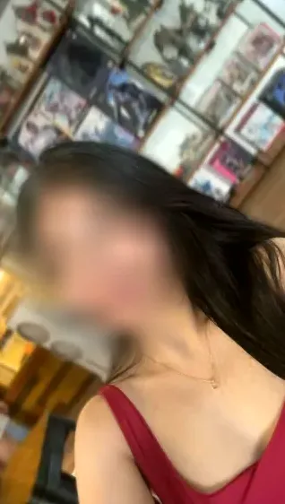 Sabine, 28