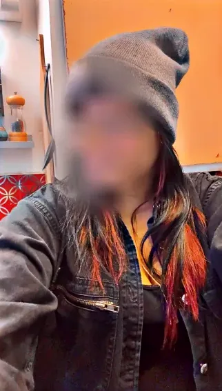 Vanessa, 32